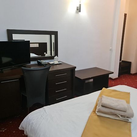Hotel Magic Gt Trivale Питещ Екстериор снимка