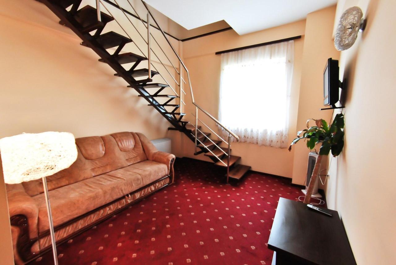 Hotel Magic Gt Trivale Питещ Екстериор снимка