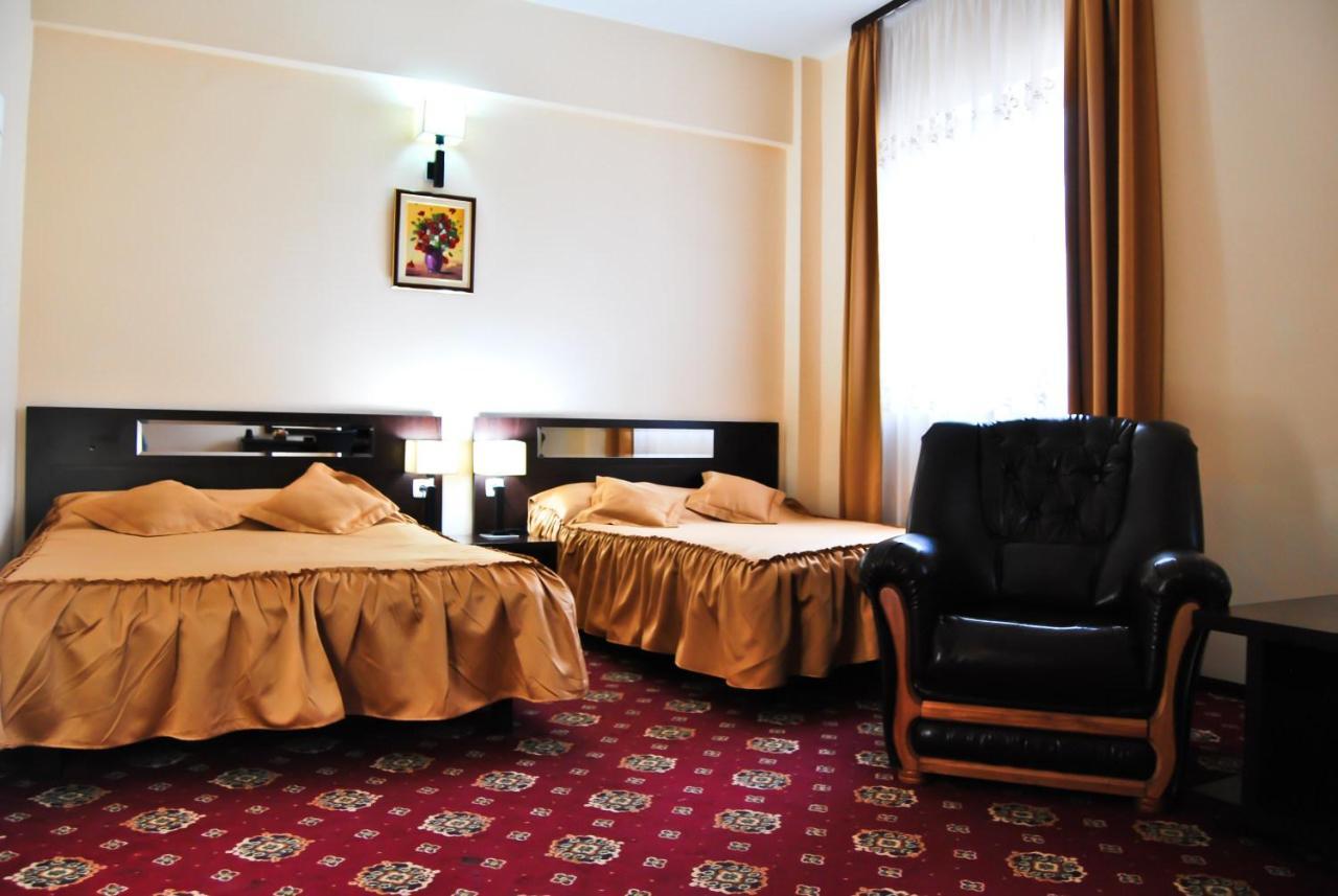 Hotel Magic Gt Trivale Питещ Екстериор снимка