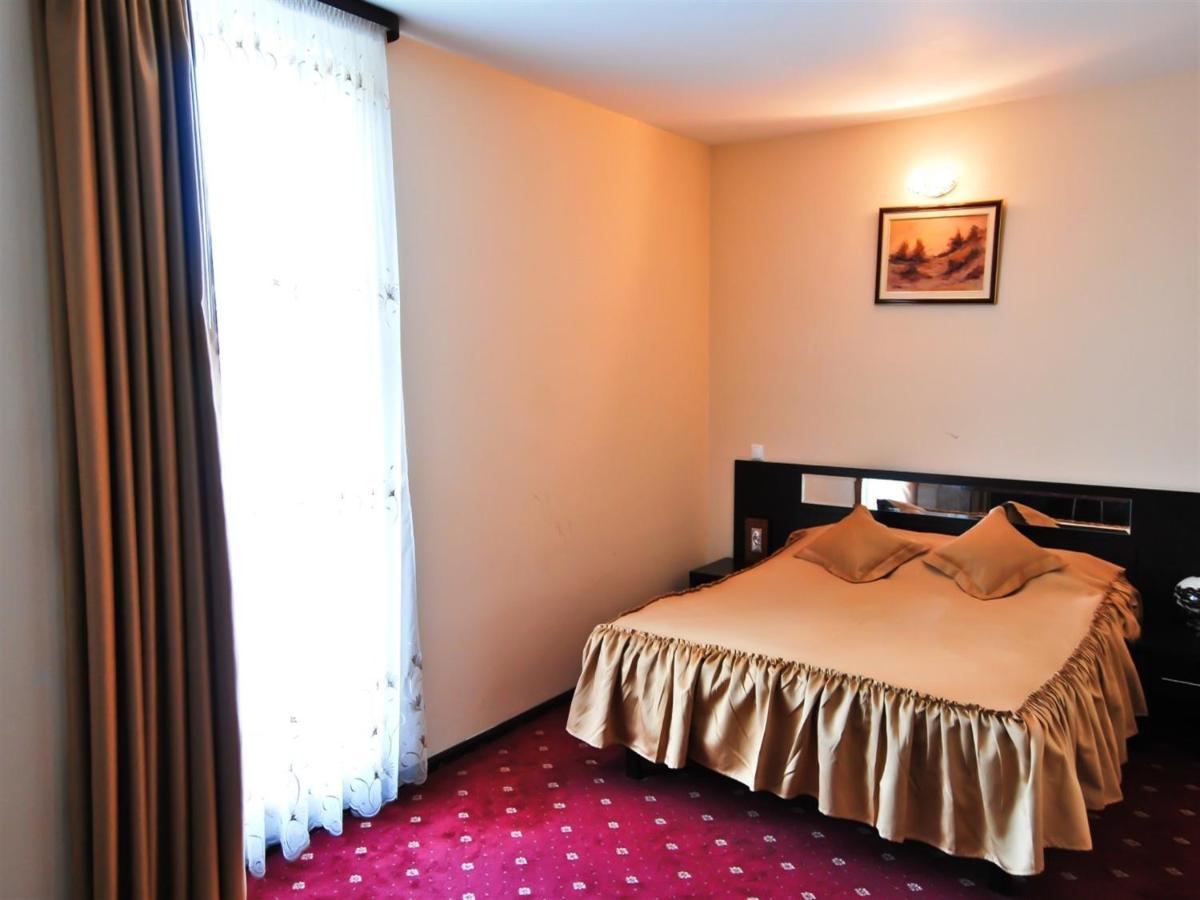 Hotel Magic Gt Trivale Питещ Екстериор снимка