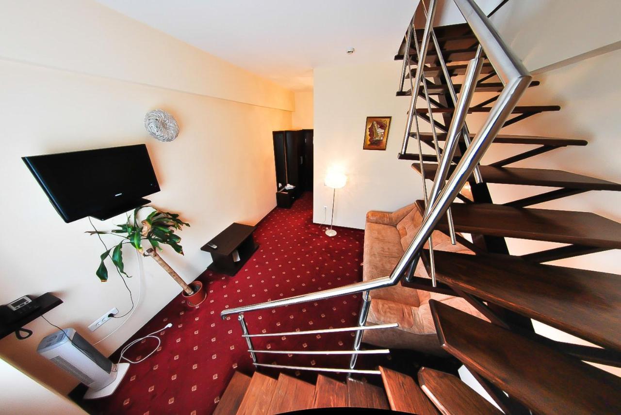 Hotel Magic Gt Trivale Питещ Екстериор снимка