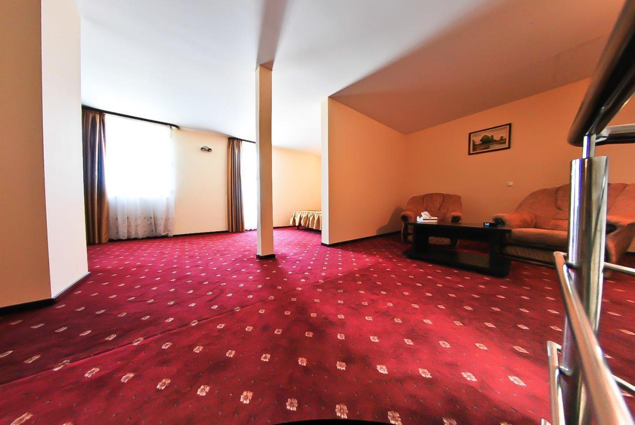 Hotel Magic Gt Trivale Питещ Екстериор снимка