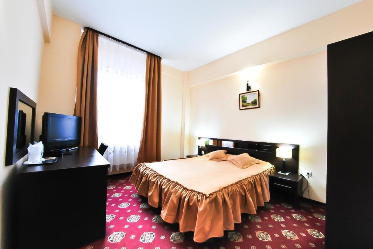 Hotel Magic Gt Trivale Питещ Екстериор снимка