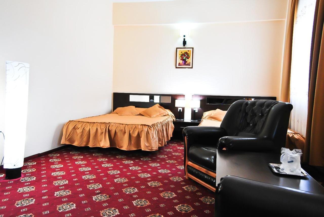Hotel Magic Gt Trivale Питещ Екстериор снимка