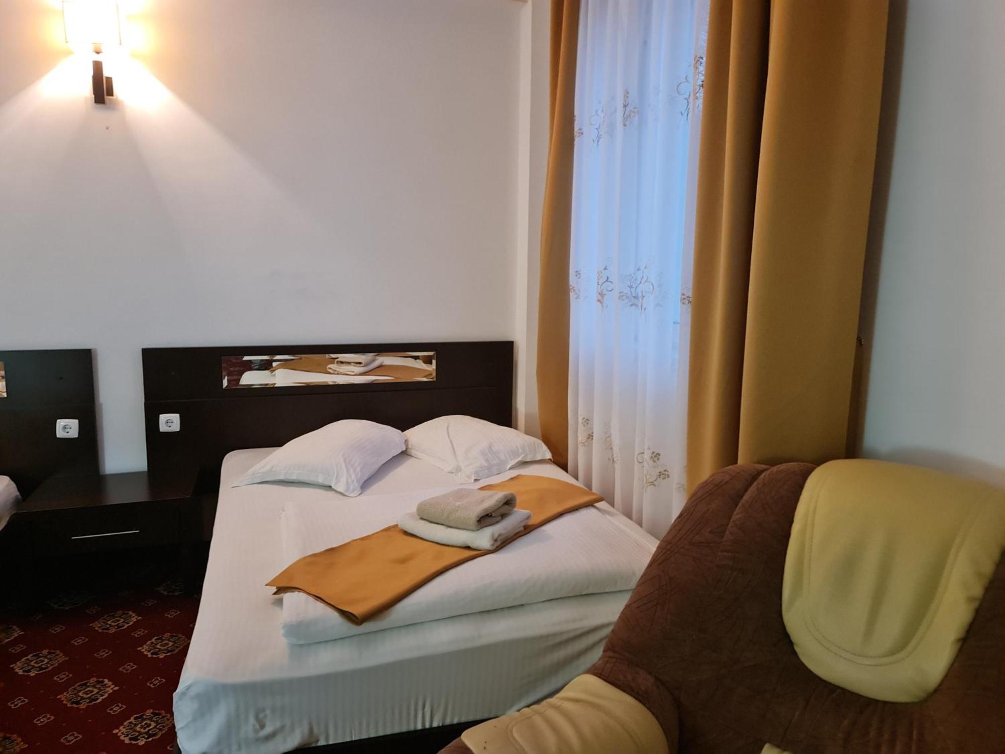 Hotel Magic Gt Trivale Питещ Екстериор снимка
