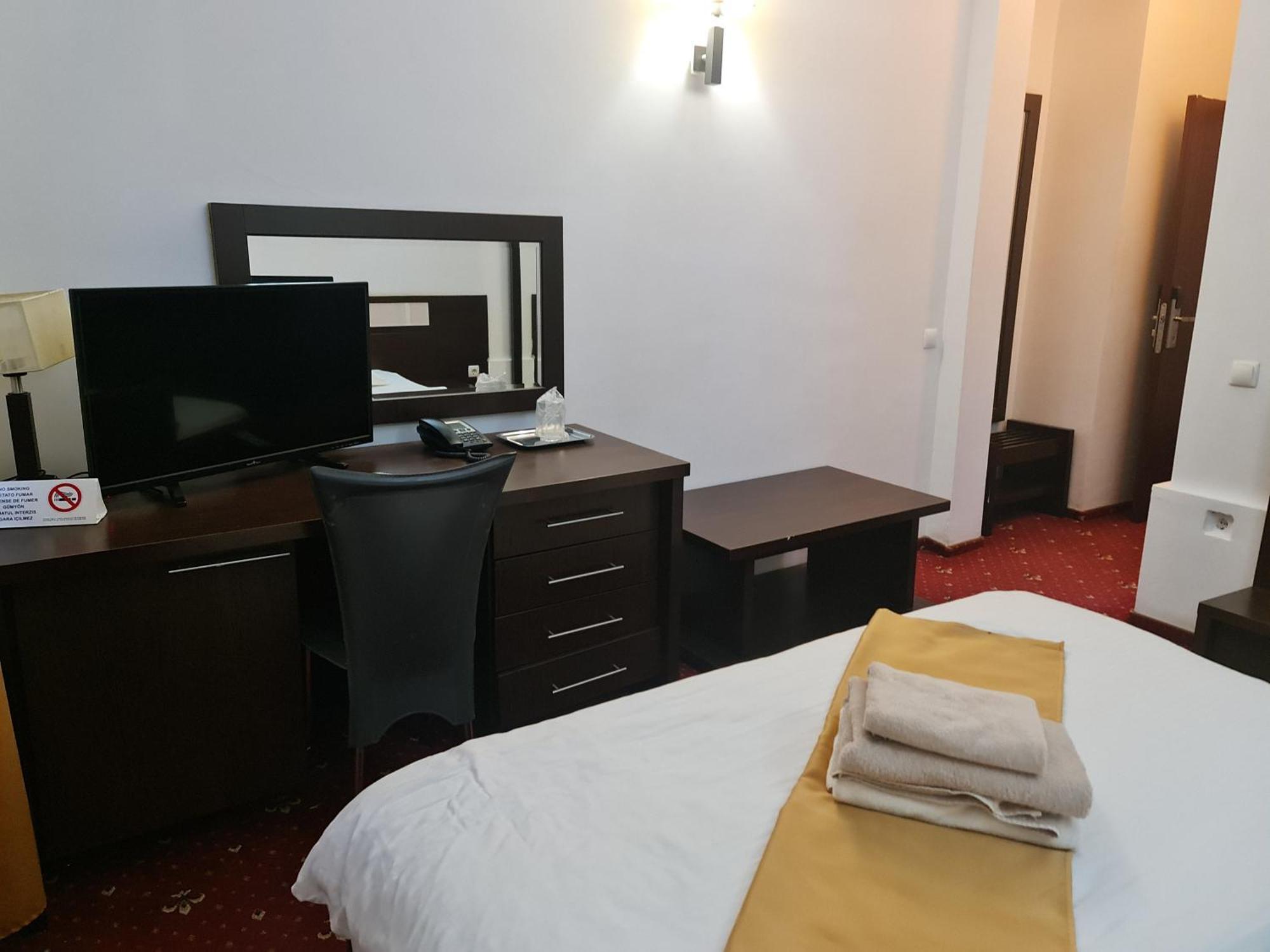 Hotel Magic Gt Trivale Питещ Екстериор снимка