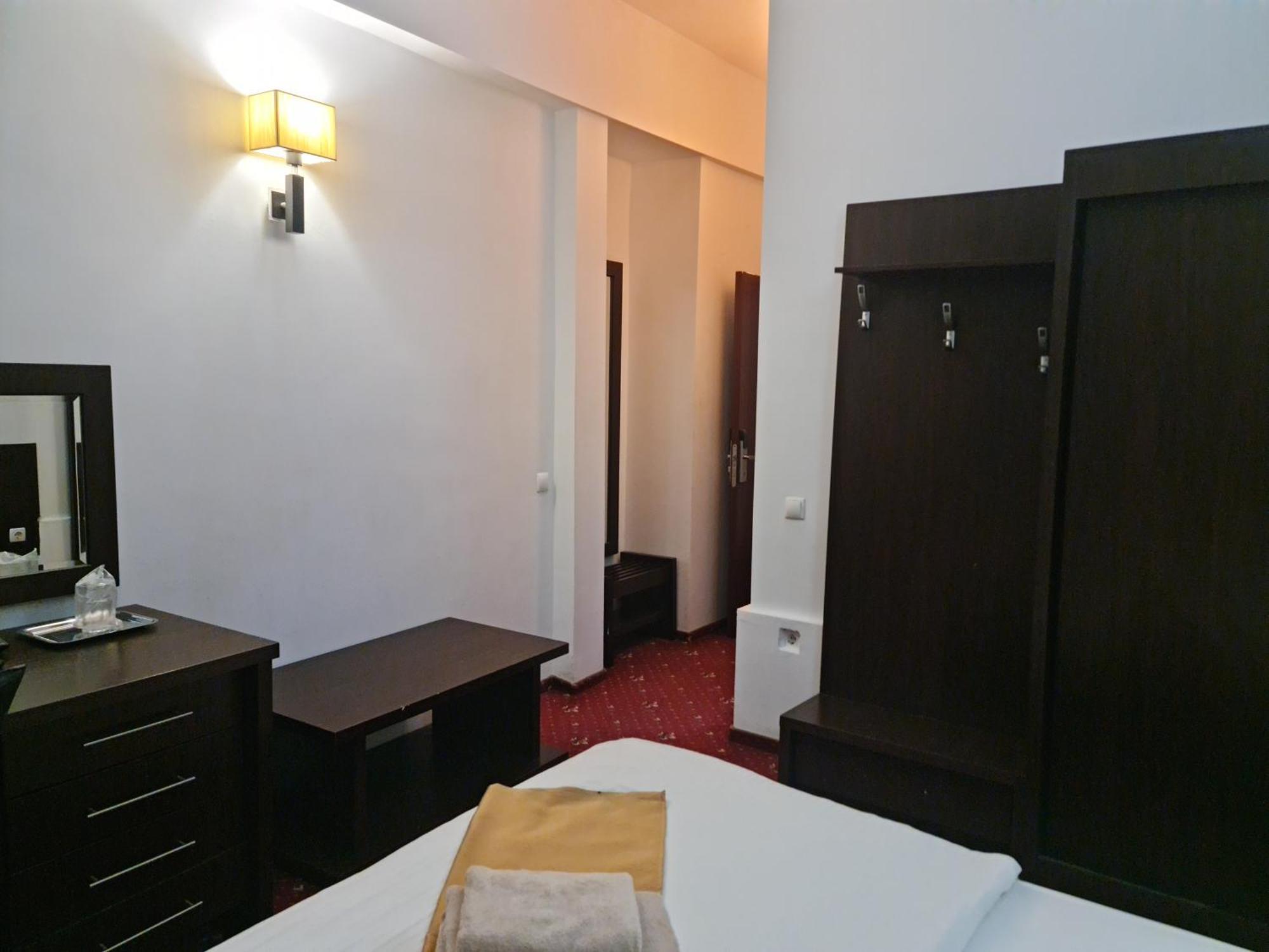 Hotel Magic Gt Trivale Питещ Екстериор снимка