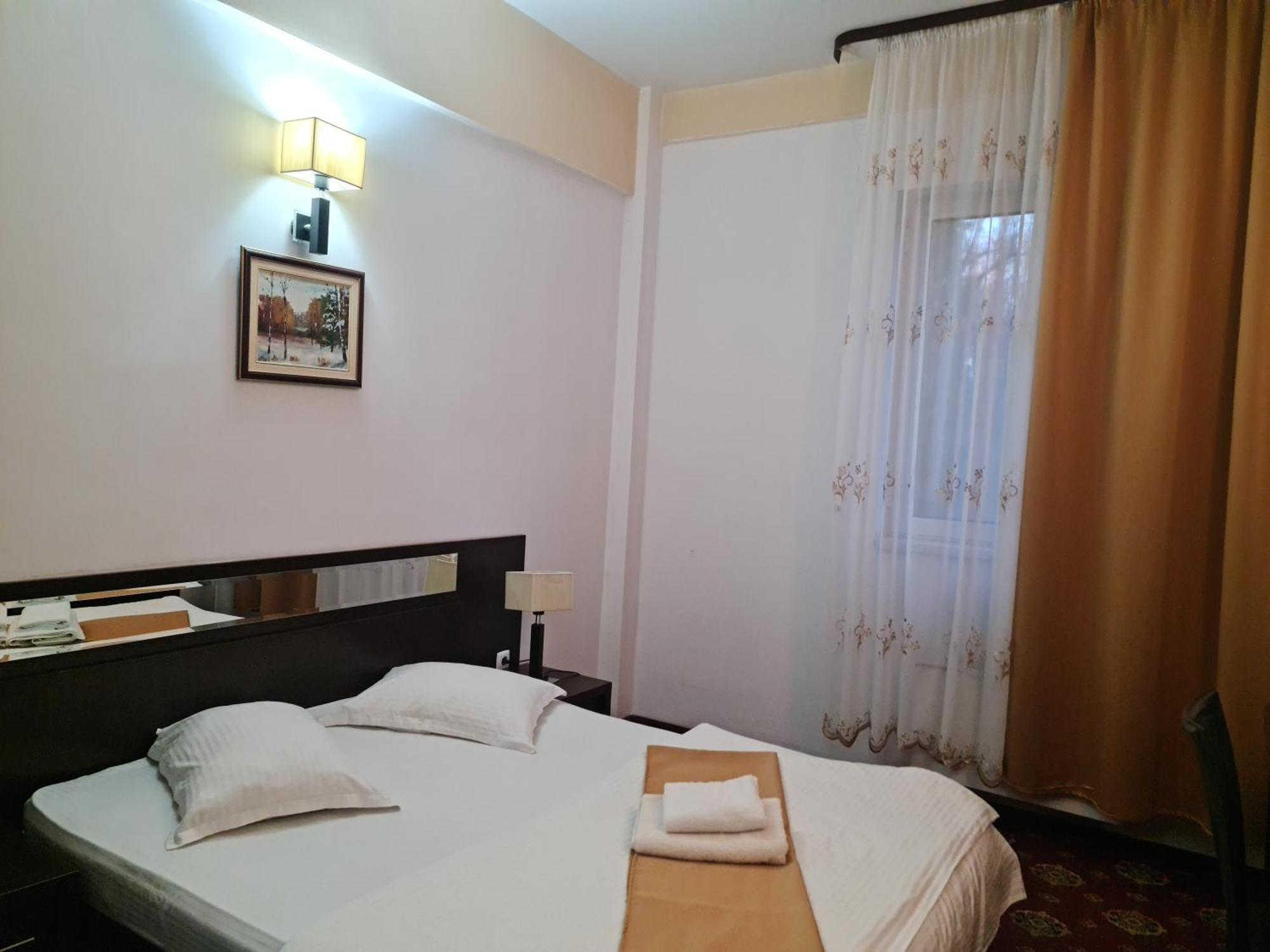 Hotel Magic Gt Trivale Питещ Екстериор снимка