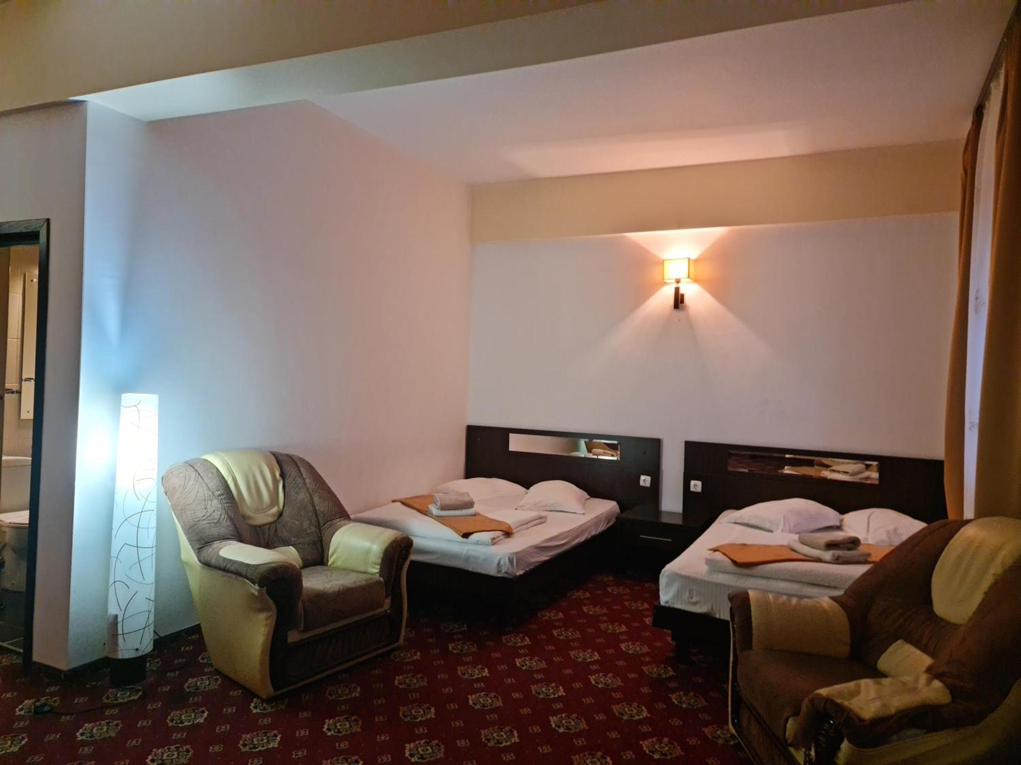 Hotel Magic Gt Trivale Питещ Екстериор снимка