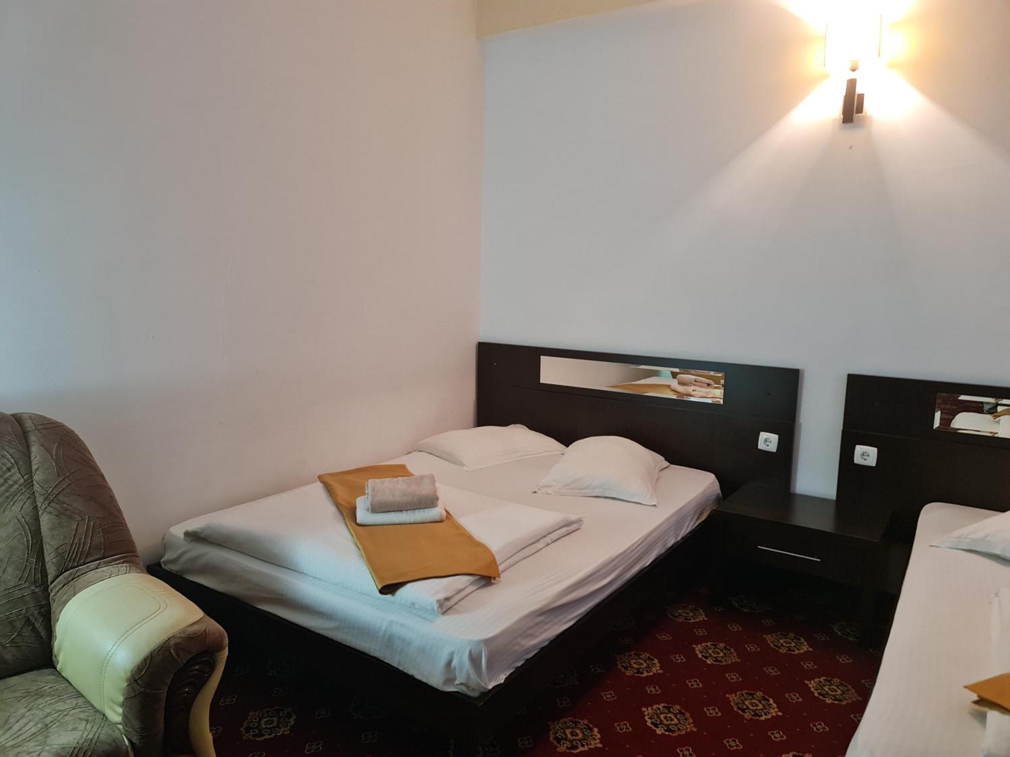Hotel Magic Gt Trivale Питещ Екстериор снимка