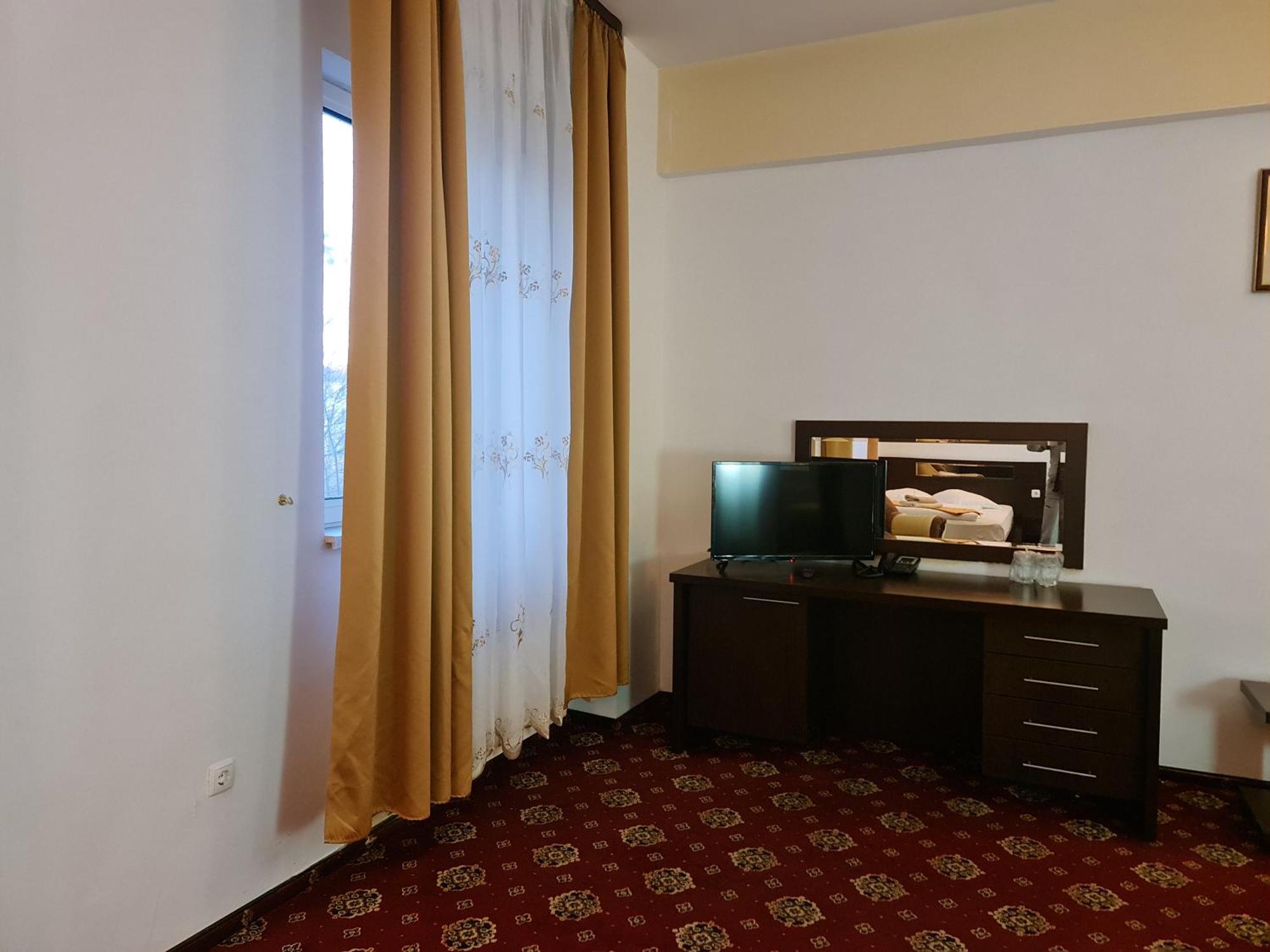 Hotel Magic Gt Trivale Питещ Екстериор снимка
