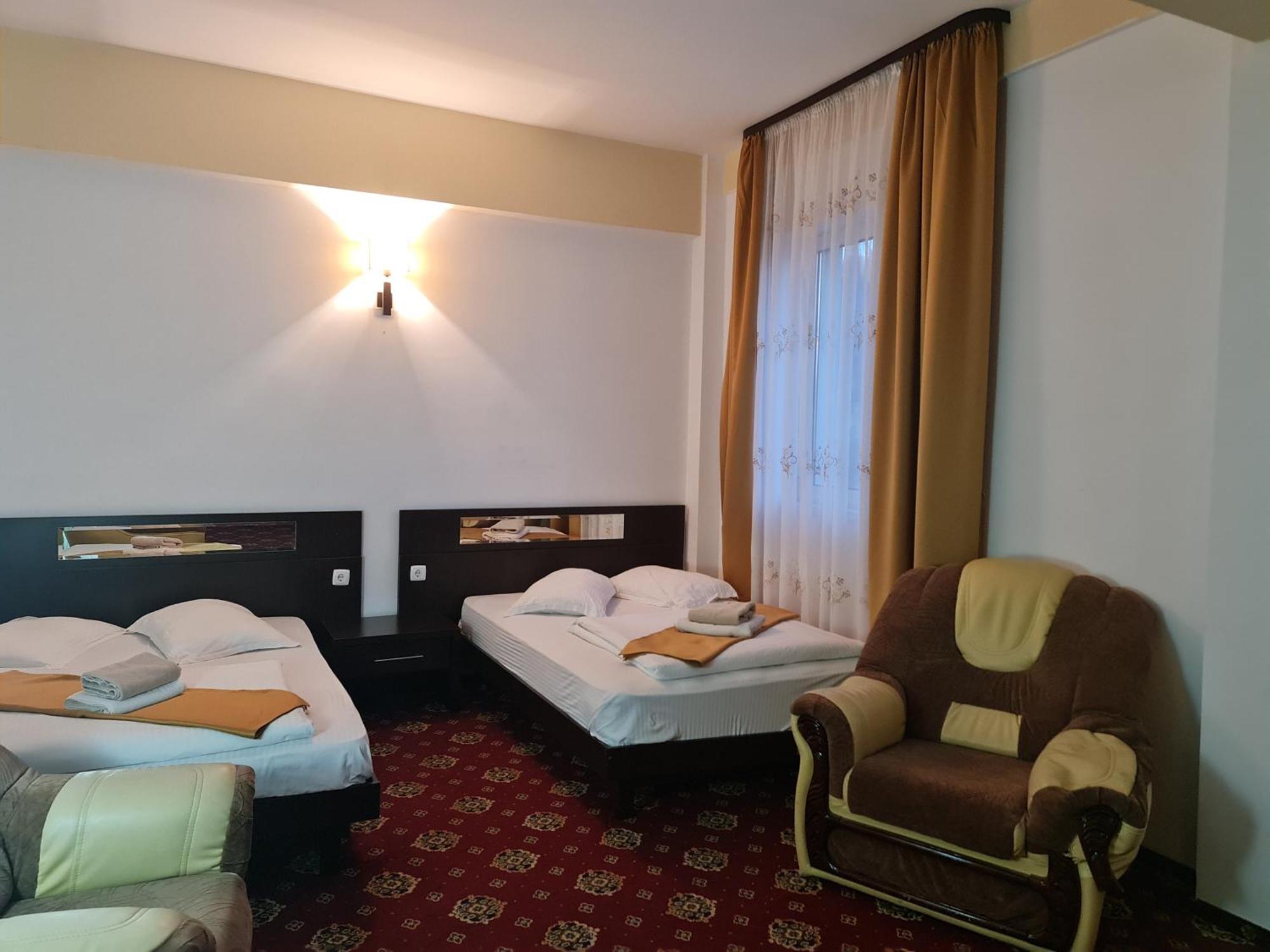 Hotel Magic Gt Trivale Питещ Екстериор снимка