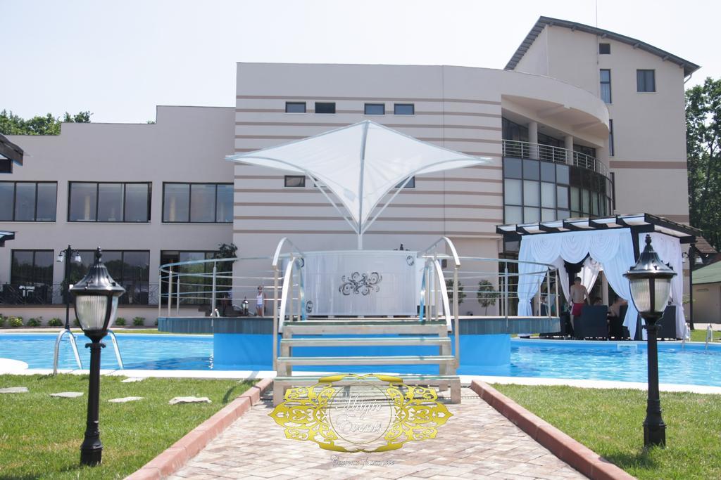 Hotel Magic Gt Trivale Питещ Екстериор снимка