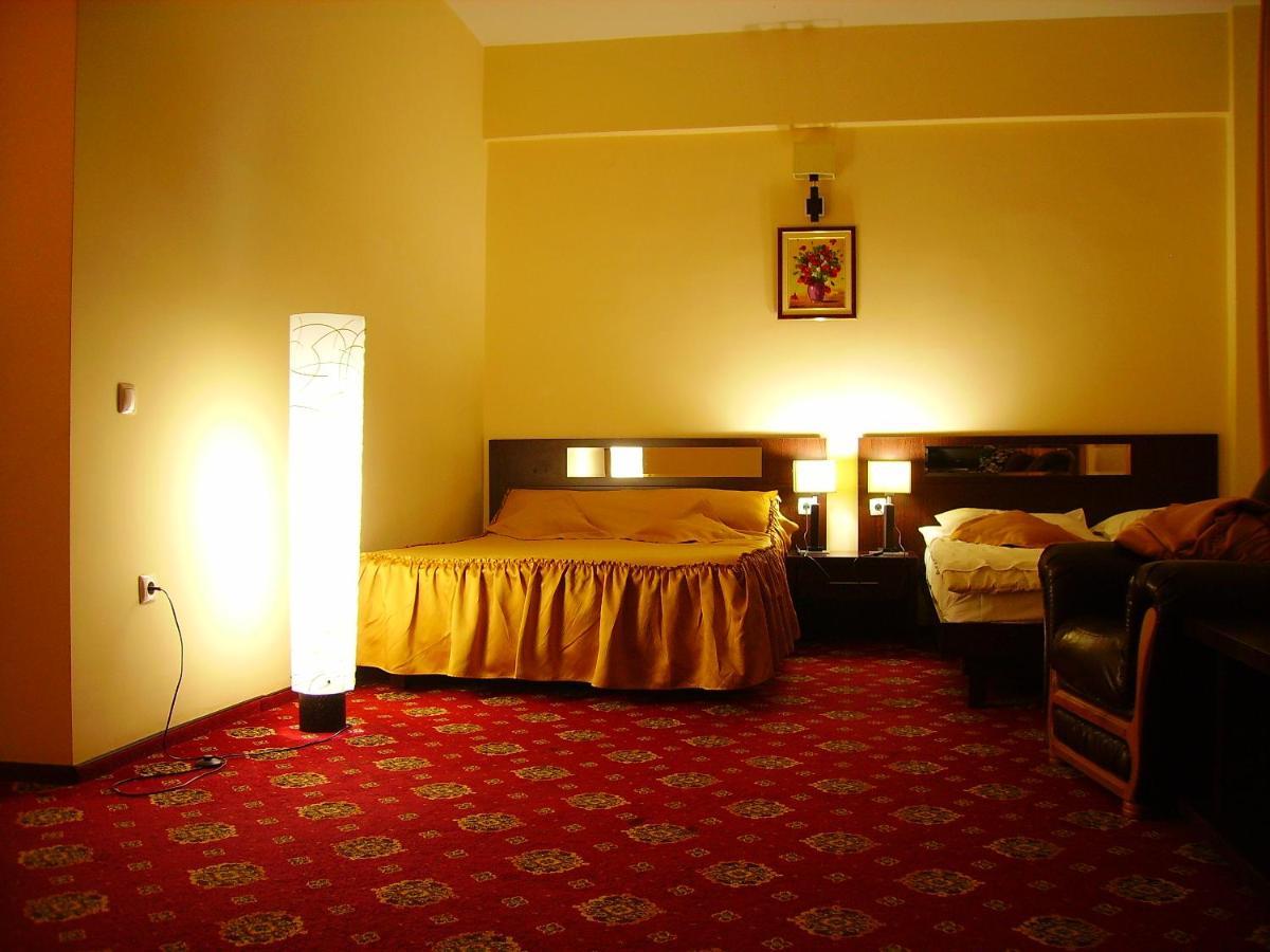 Hotel Magic Gt Trivale Питещ Екстериор снимка