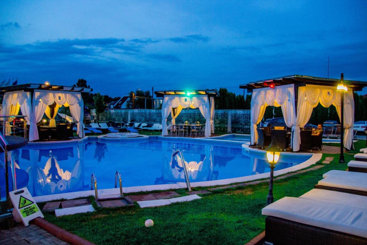 Hotel Magic Gt Trivale Питещ Екстериор снимка