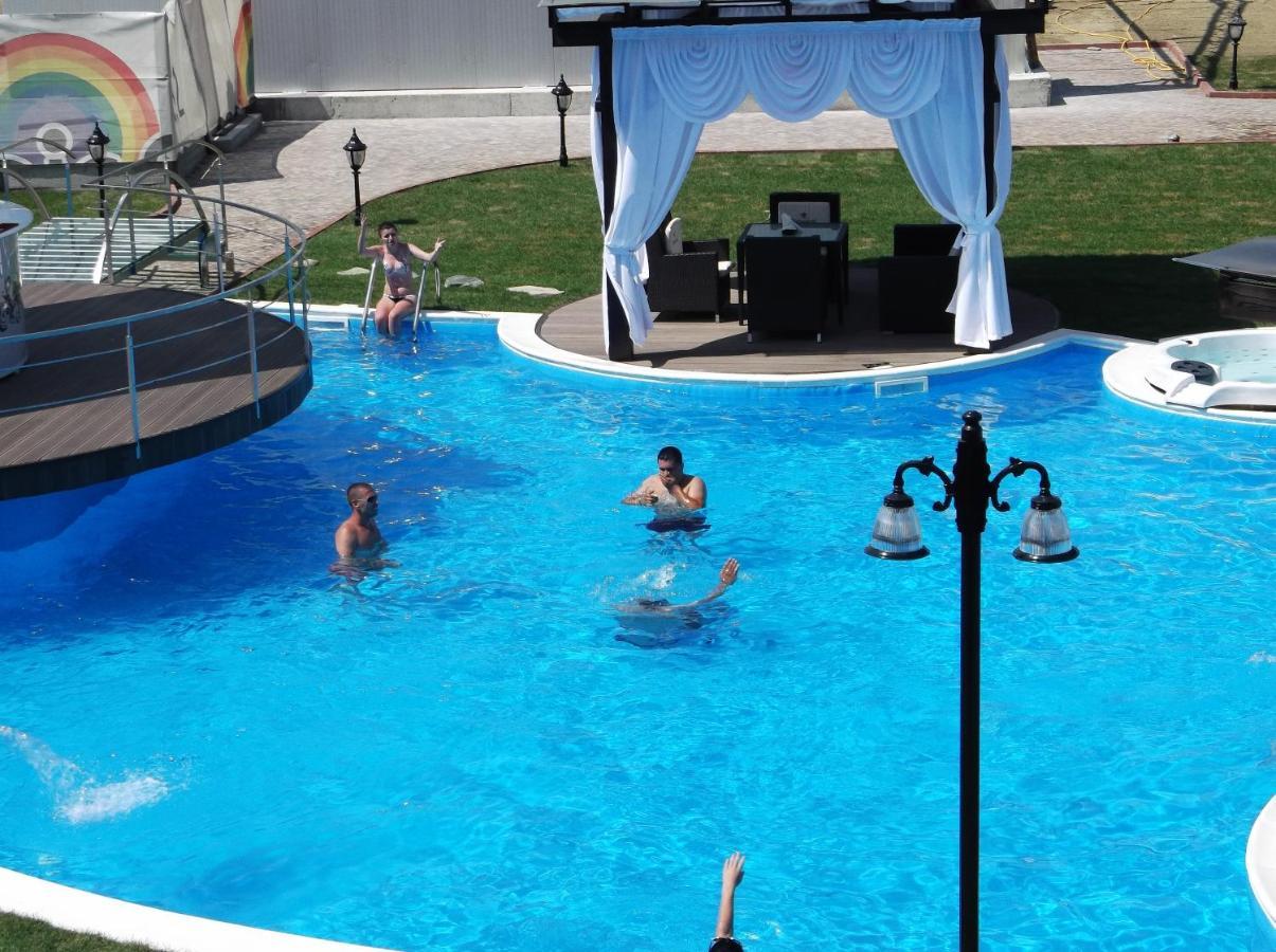 Hotel Magic Gt Trivale Питещ Екстериор снимка