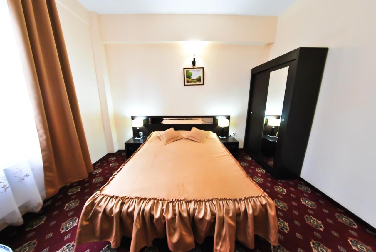 Hotel Magic Gt Trivale Питещ Екстериор снимка